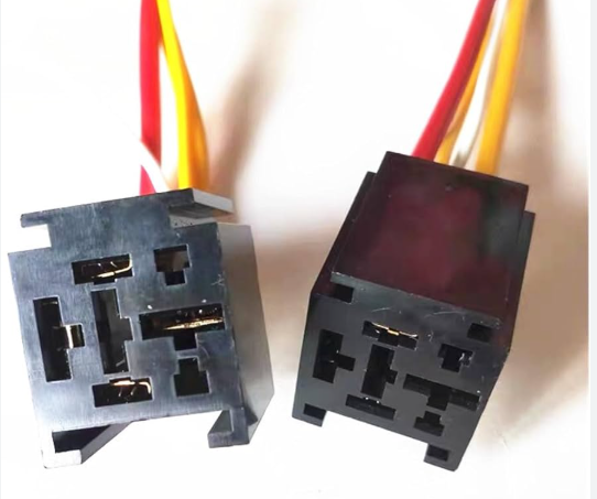 RELAY SOCKET HOLDER 4PIN CH